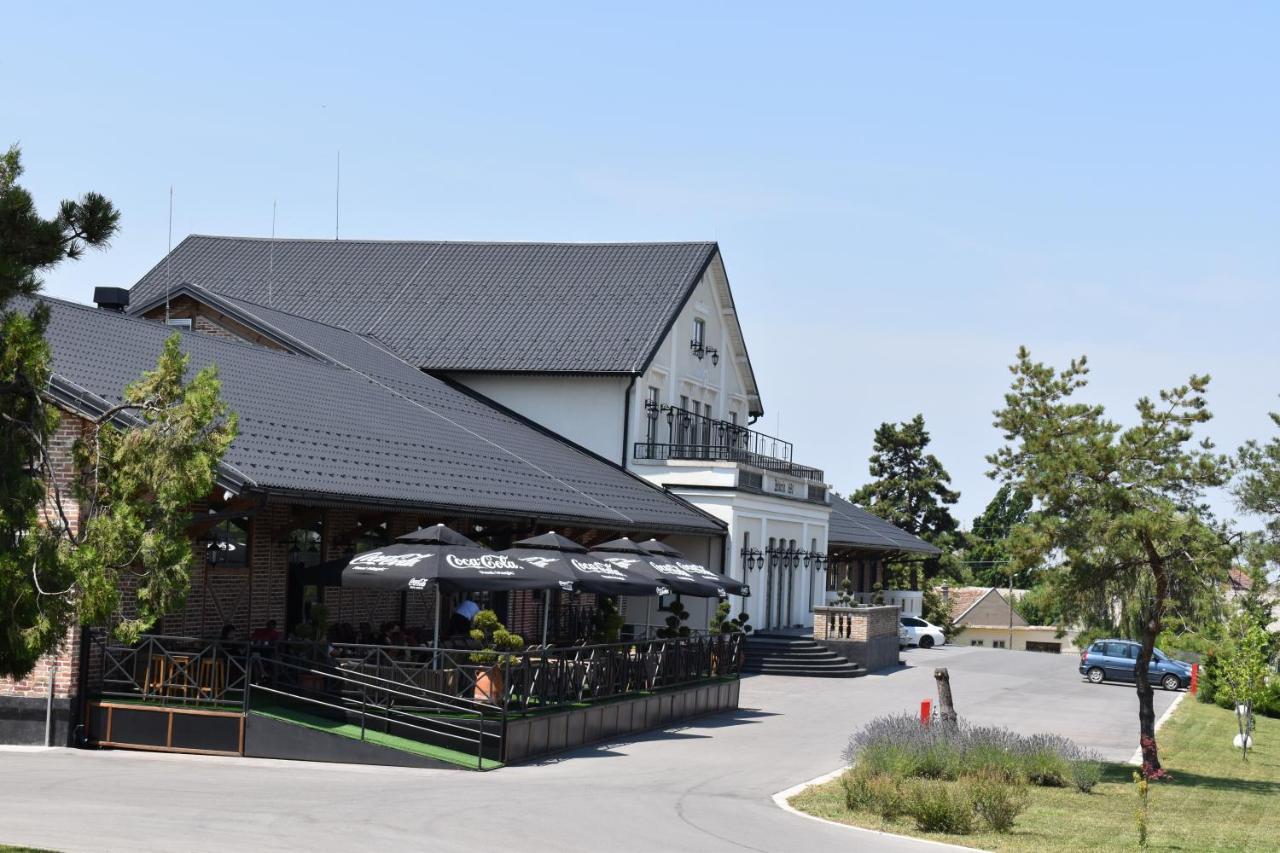 Helvecija 1880 Hotel Vrsac Bagian luar foto